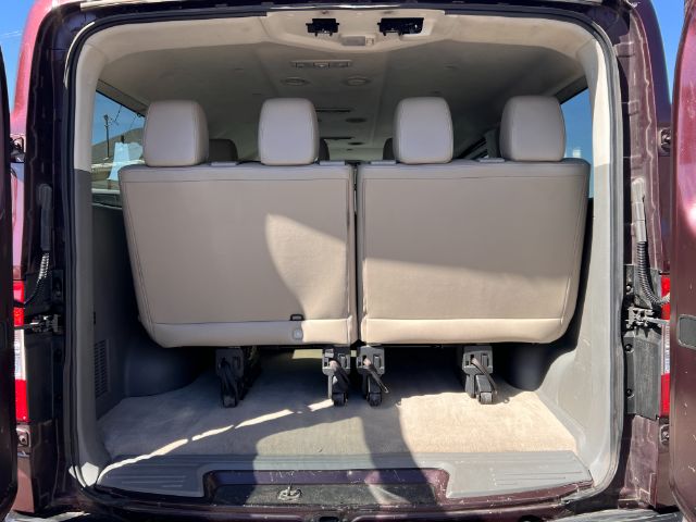 2013 Nissan NV Passenger 3500 SL V8 17