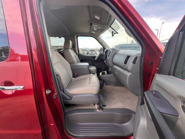 2021 Nissan NV Passenger 3500 SL V8 23