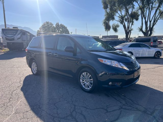 2012 Toyota Sienna XLE FWD 8-Passenger V6 7