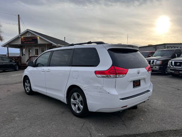 2013 Toyota Sienna LE FWD 8-Passenger V6 5