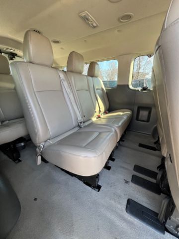 2016 Nissan NV Passenger 3500 SL V8 23