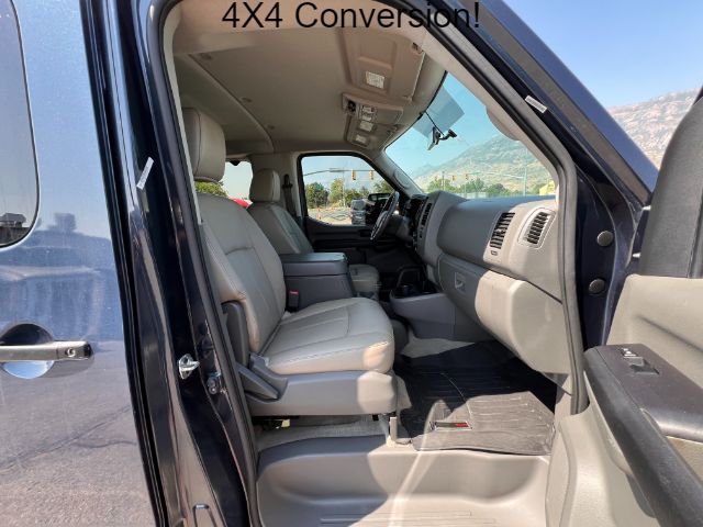 2021 Nissan NV Passenger 3500 SL V8 24