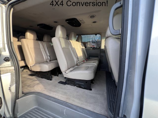 2018 Nissan NV Passenger 3500 SL V8 17