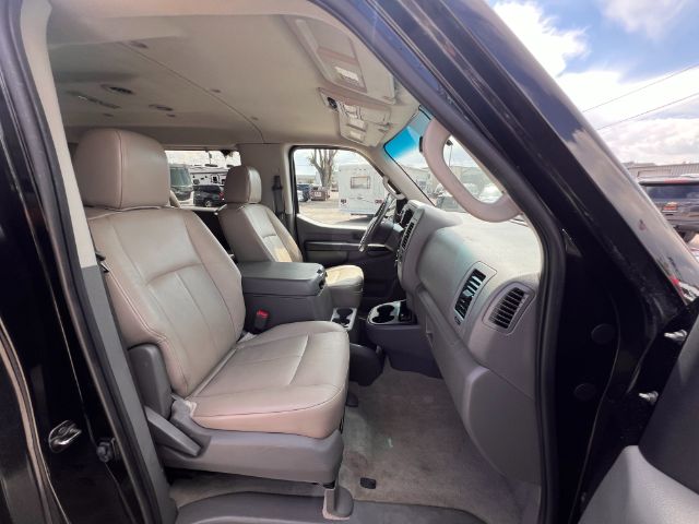 2014 Nissan NV Passenger 3500 SL V8 22