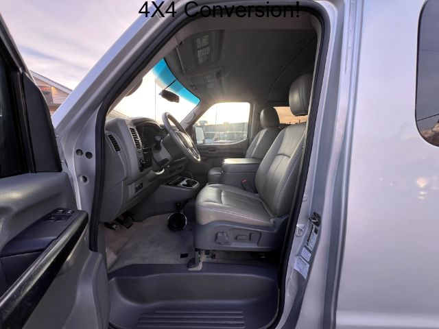 2018 Nissan NV Passenger 3500 SL V8 9