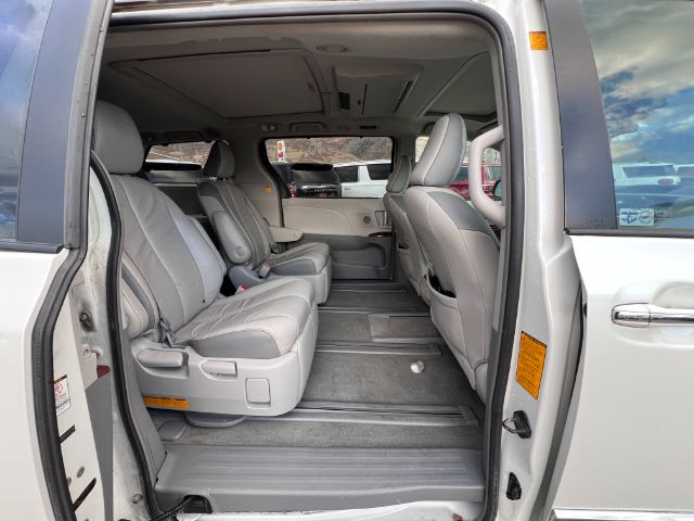 2012 Toyota Sienna Limited AWD 7-Passenger V6 16