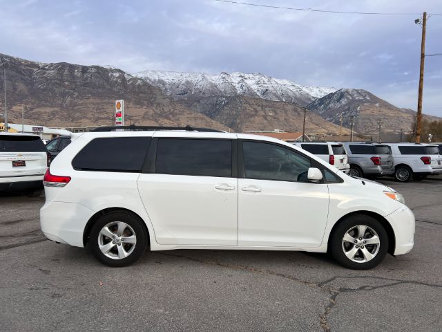 2013 Toyota Sienna LE FWD 8-Passenger V6 8