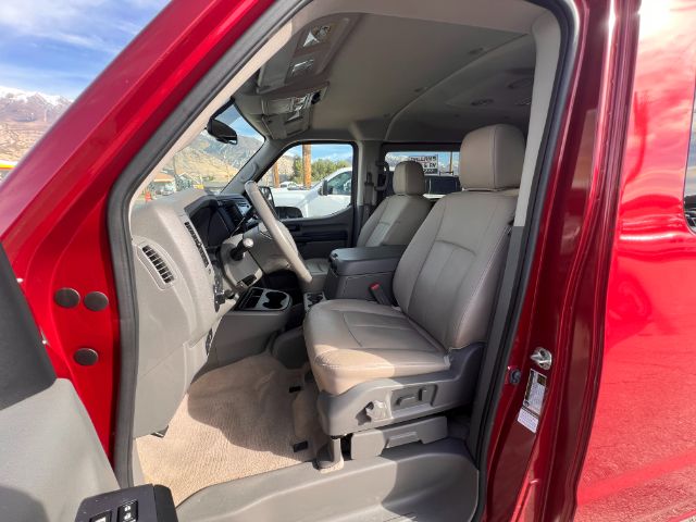 2021 Nissan NV Passenger 3500 SL V8 10