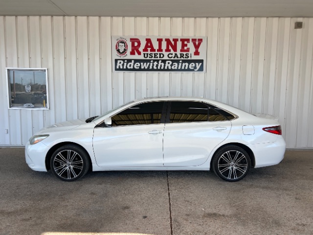 2016 Toyota Camry Special Edition's photo