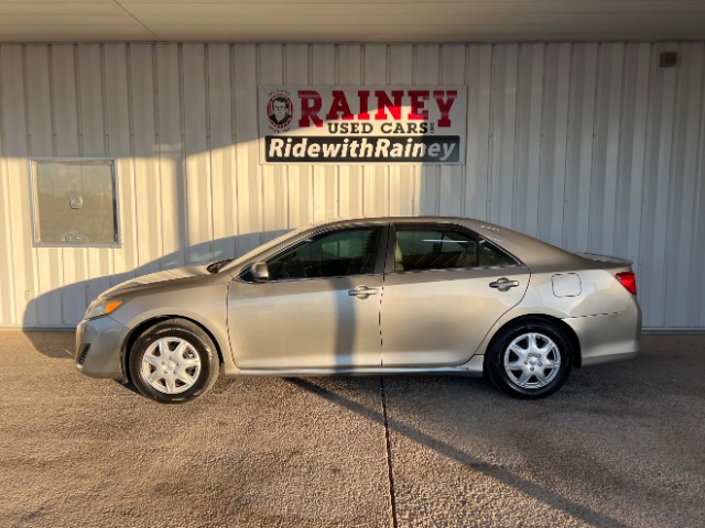2013 Toyota Camry LE's photo