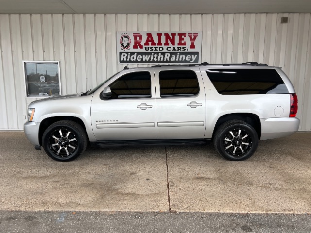 2014 Chevrolet Suburban LT's photo