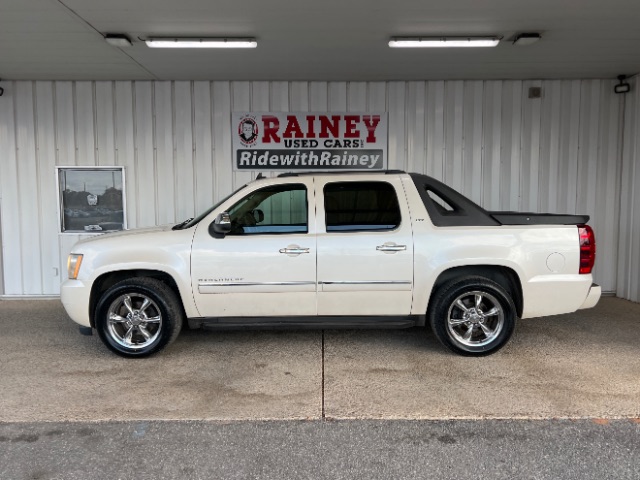 2010 Chevrolet Avalanche LTZ's photo