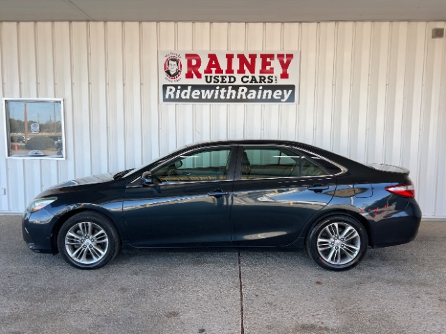 2015 Toyota Camry XLE's photo