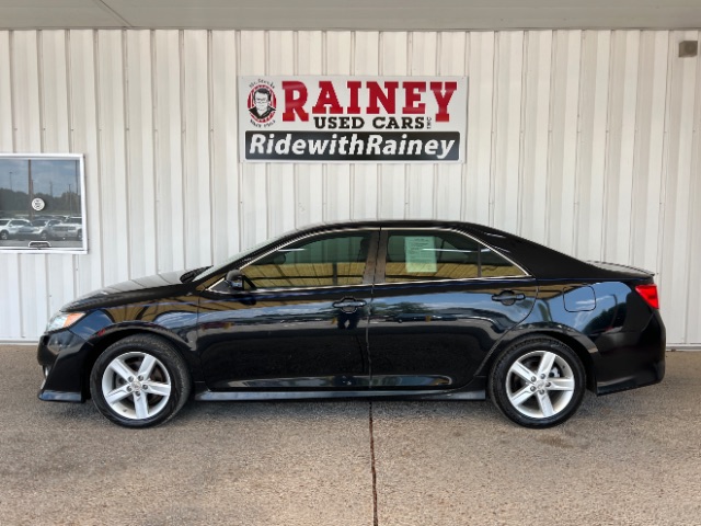 2012 Toyota Camry SE's photo