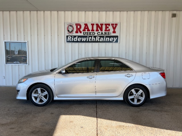 2012 Toyota Camry SE's photo