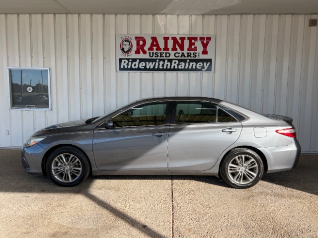 2016 Toyota Camry XLE's photo