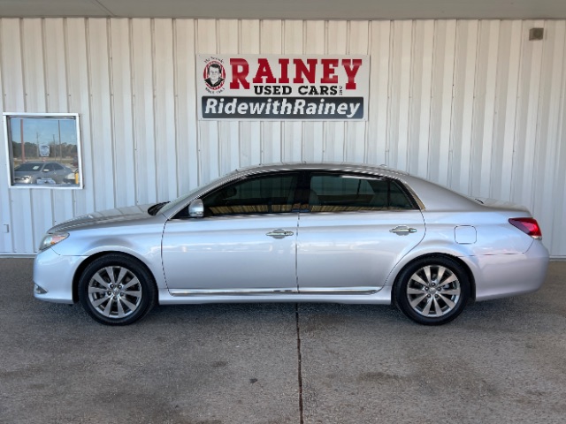 2011 Toyota Avalon Limited's photo