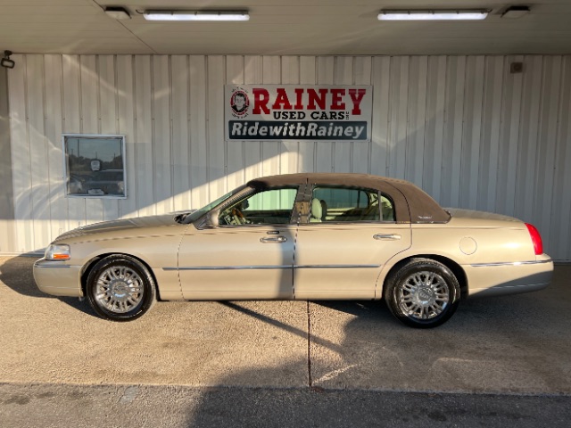 2010 Lincoln Town Car Signature Limited's photo
