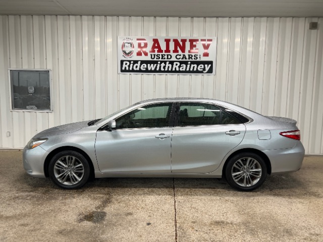 2016 Toyota Camry Special Edition's photo