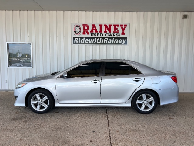 2014 Toyota Camry 2.5 Auto SE's photo
