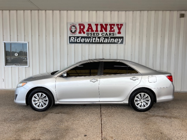 2012 Toyota Camry SE's photo