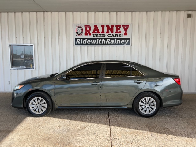 2012 Toyota Camry SE's photo