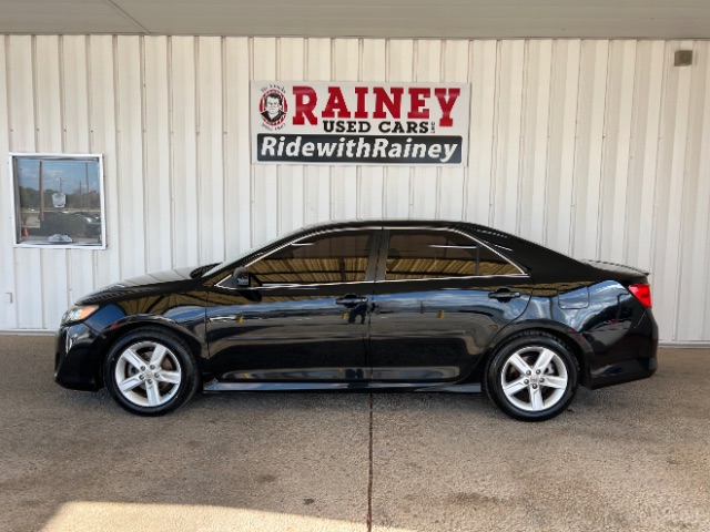 2012 Toyota Camry SE's photo