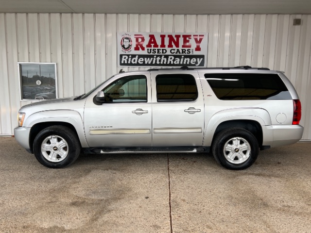 2011 Chevrolet Suburban LT's photo