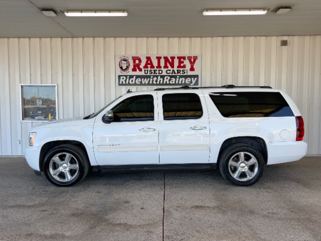 2011 Chevrolet Suburban LT's photo