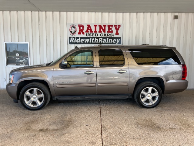 2014 Chevrolet Suburban LT's photo
