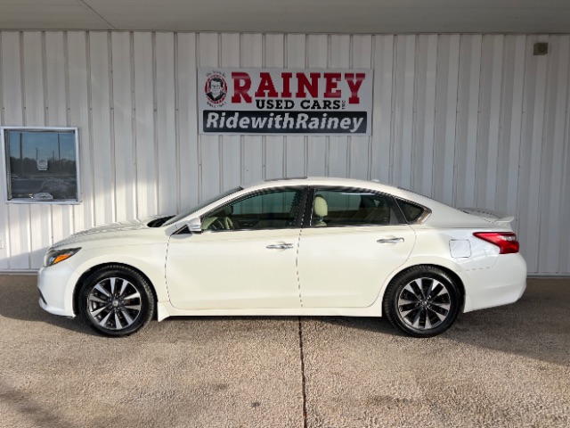 2016 Nissan Altima SL's photo