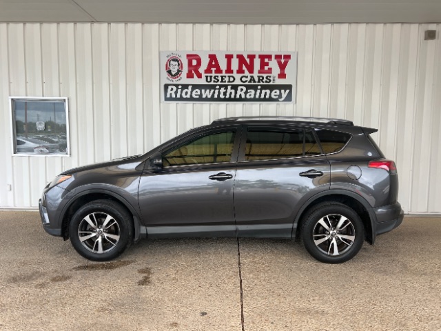 2017 Toyota RAV4 XLE's photo