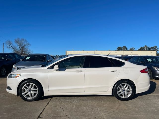 2015 Ford Fusion SE's photo