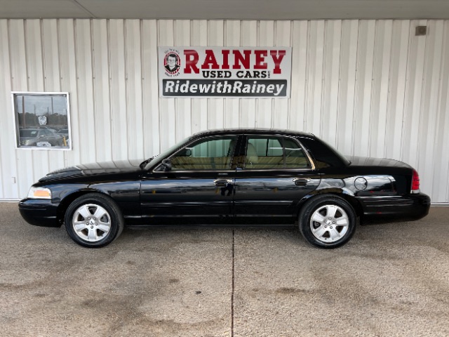 2011 Ford Crown Victoria LX's photo