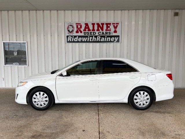 2013 Toyota Camry LE's photo