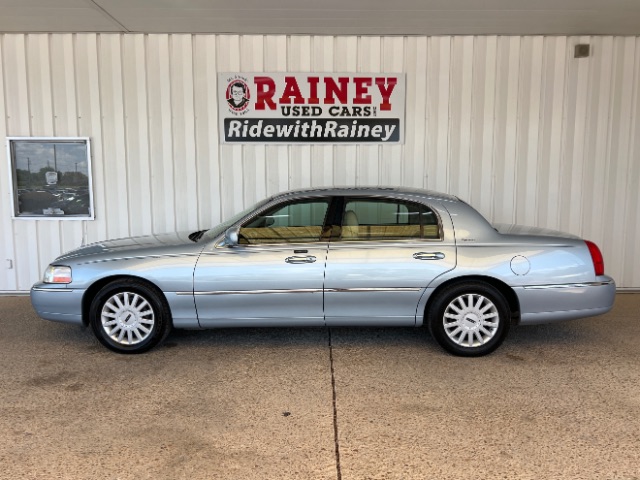 2005 Lincoln Town Car Signature's photo