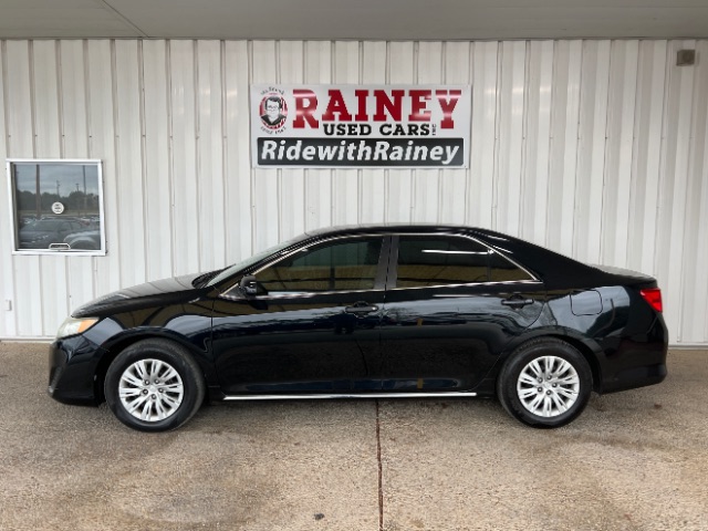 2013 Toyota Camry LE's photo