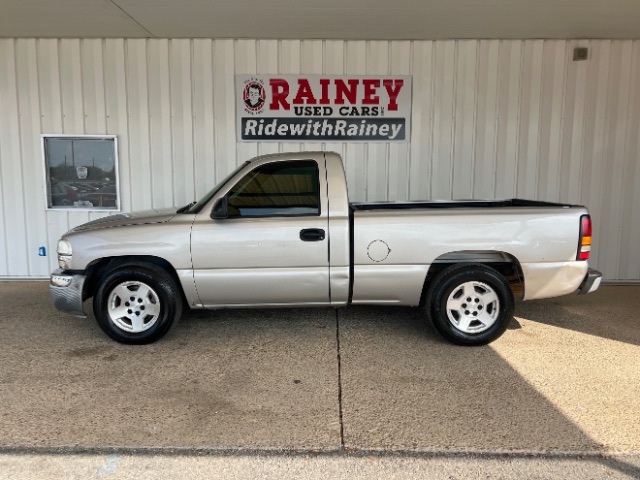 2006 GMC Sierra 2WD Regular Cab 6 1/2-ft Work Truck's photo