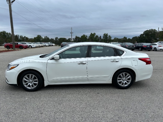 2016 Nissan Altima S's photo