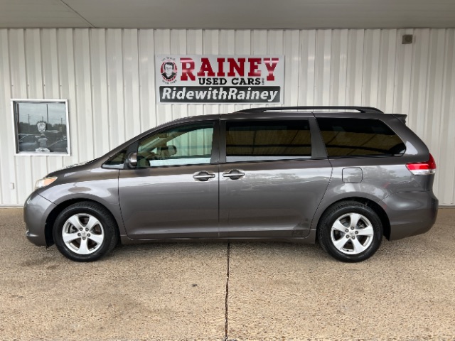 2011 Toyota Sienna LE V6 7-Passenger Access Seat's photo