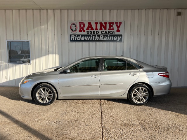 2016 Toyota Camry Special Edition's photo