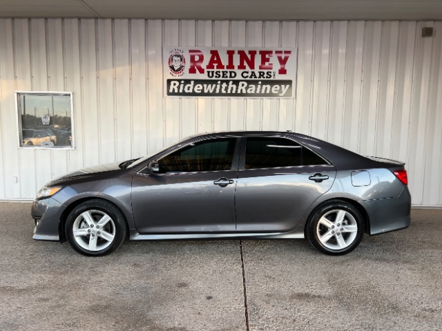 2013 Toyota Camry XLE's photo