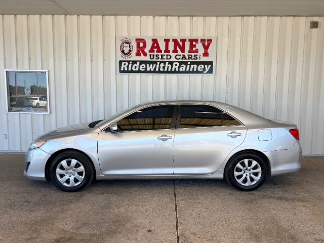 2013 Toyota Camry SE's photo