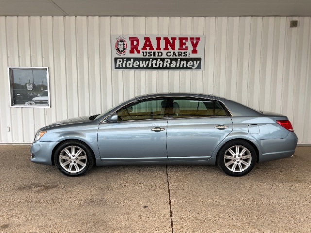 2010 Toyota Avalon Limited's photo