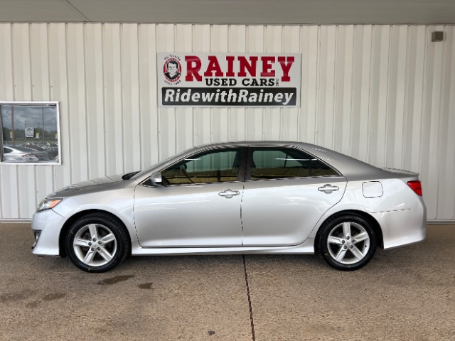 2014 Toyota Camry 2.5 Auto SE's photo