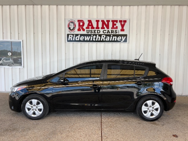 2017 Kia Forte5 LX's photo