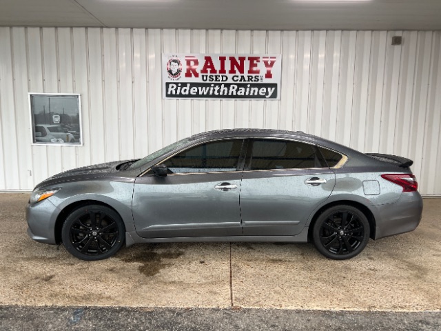 2018 Nissan Altima SR's photo