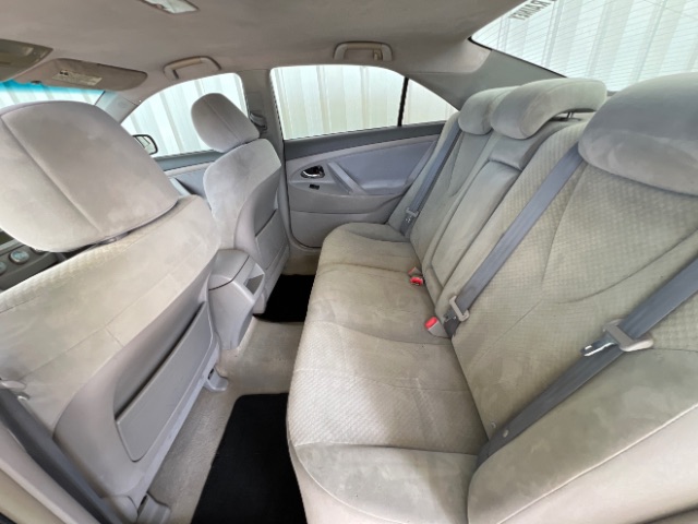 2009 Toyota Camry LE photo 5