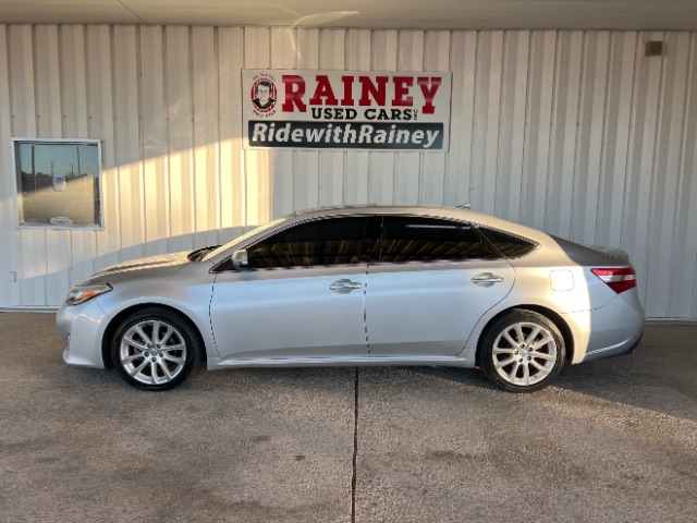 2013 Toyota Avalon Limited's photo