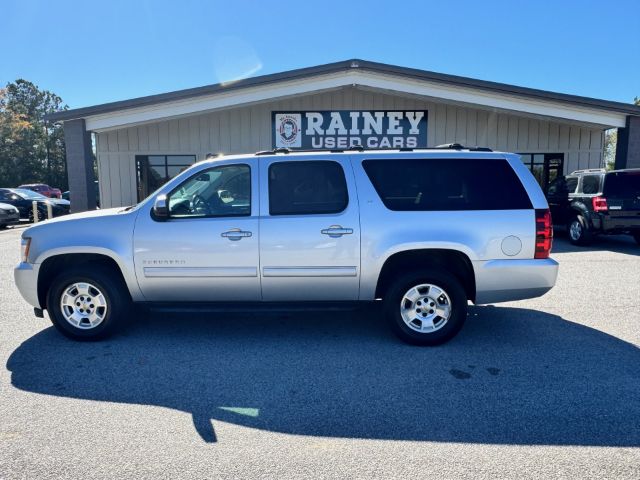 2014 Chevrolet Suburban LT's photo